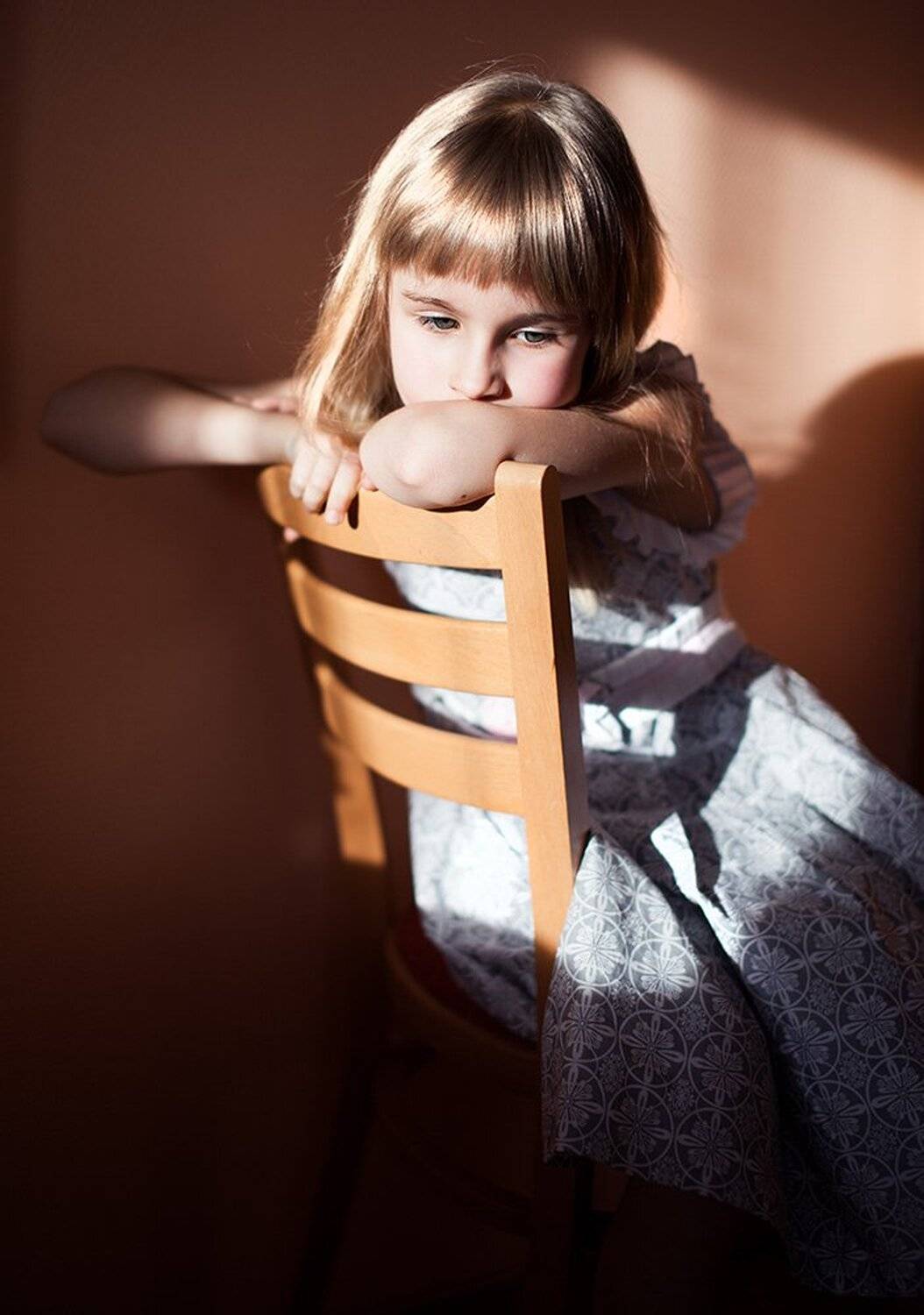 girl, chair, Loreta Mag