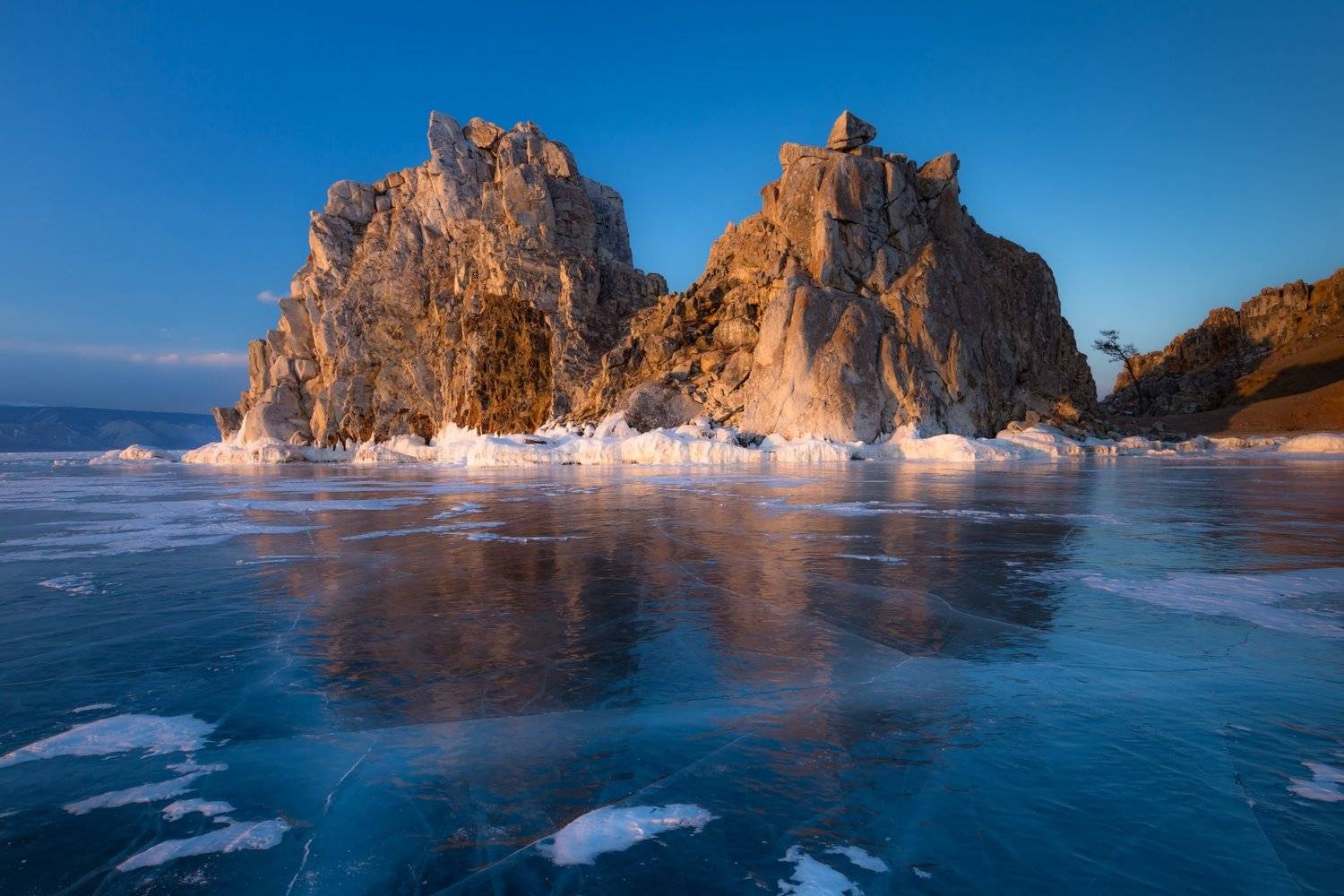 Бурхан, Шаманка, Байкал, лед, скалы, Ольхон, закат, Виктор Зайцев