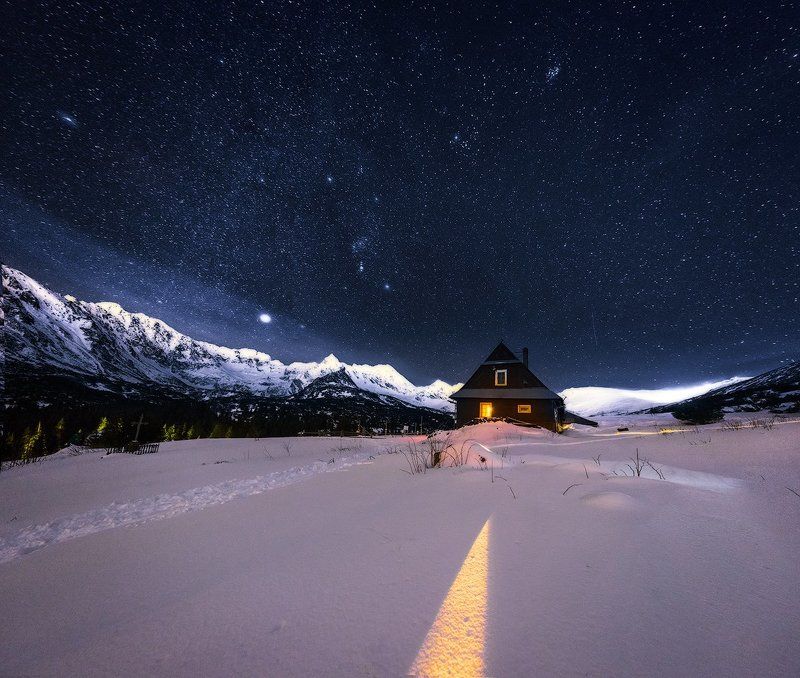 House under stars фото превью