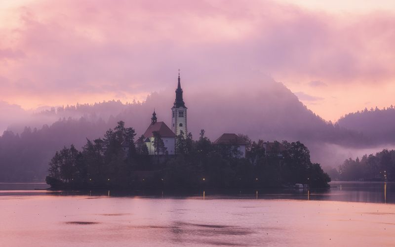 словения, блед, озеро, утро, рассвет Из архива: Озеро Блед на рассвете. Словения, утро сентября 2019 года фото превью