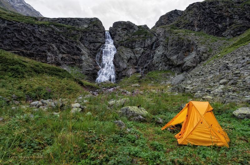 Имеретинка водопад горы скалы палатка Вечер в органном зале водяных струй... фото превью