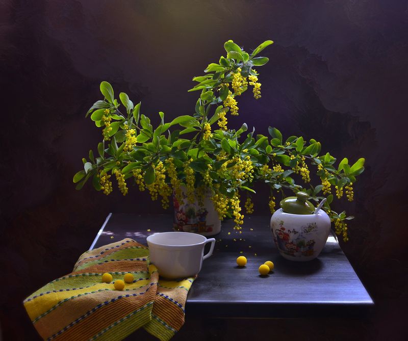 натюрморт,композиция,свет,лето,букет Барбарис в цвету фото превью