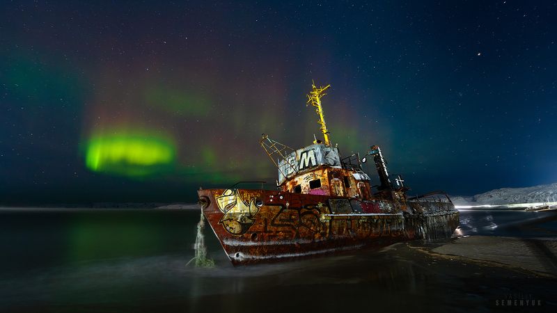 ночь, северное сияние, сейнер, кораблекрушение, ночь, море, териберка, кольский Сейнер. Боянъ фото превью