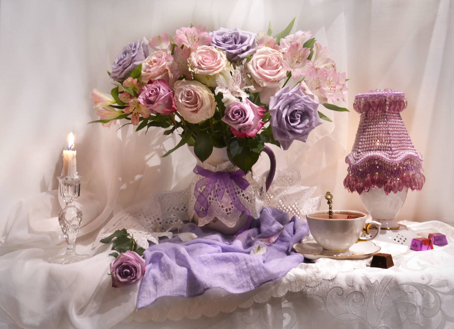 still life, натюрморт,  фото натюрморт, зима, январь, лампа, подсвечник,  день рождения, настроение, свечи, розы, цветы, чашка, Колова Валентина