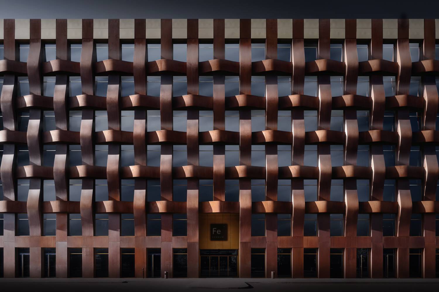 fineart, файнарт, архитектура, город, городскойпейзаж, отражения, окна, Иван Смелов