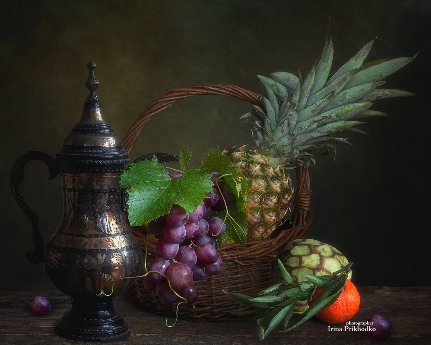 натюрморт, фрукты, ананас, анона, мандарин, виноград, Приходько Ирина