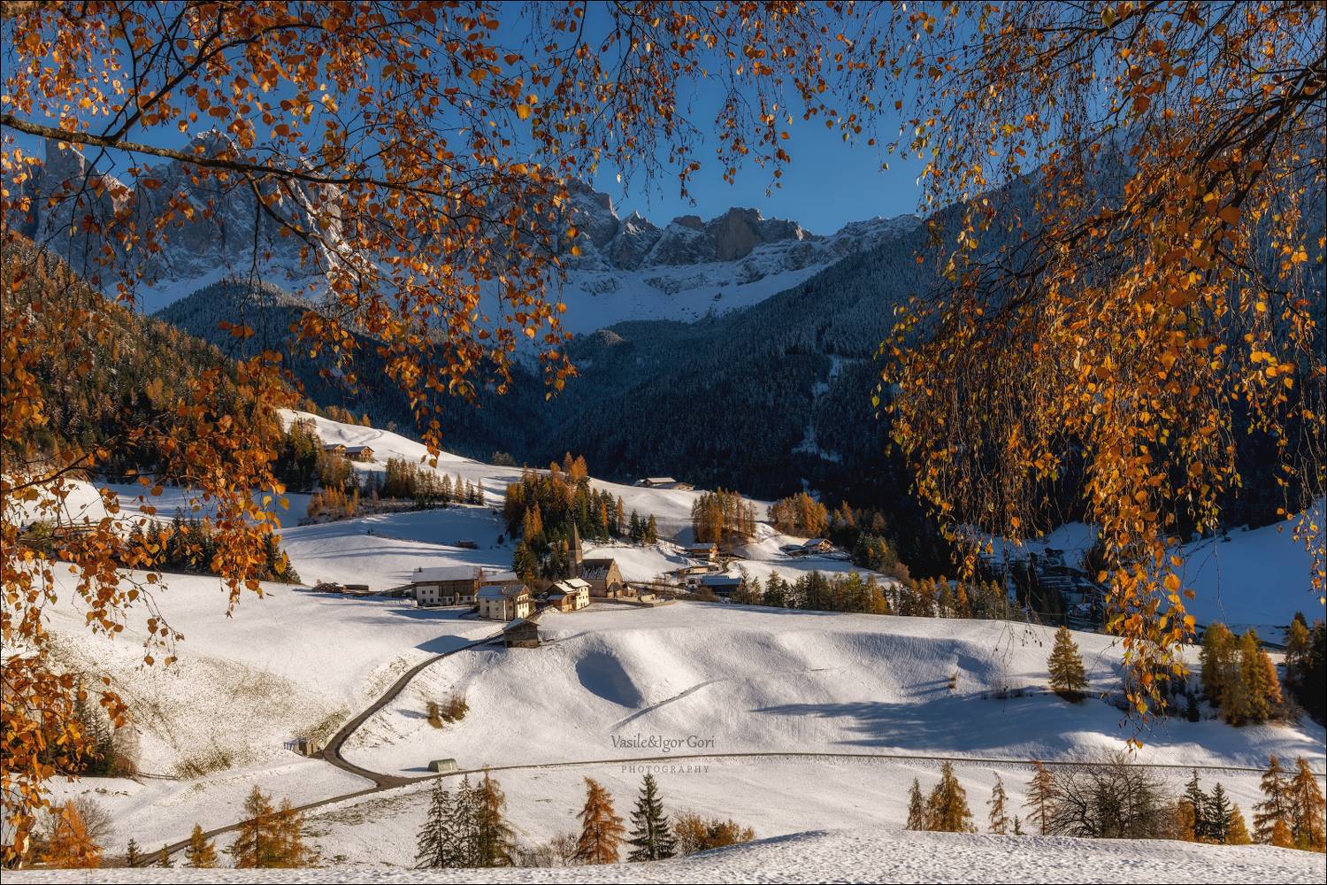 доломитовые альпы,santa maddalena,деревня,val di funes,осень,odle,италия,alps,ranui,san giovanni,церквушка,rural, Гори Василий