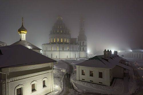 Зимний вечер в монастыре