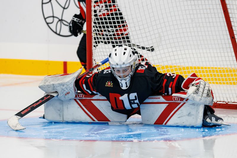 хоккей, дети, вратарь, спортивный фотограф Разминка вратаря фото превью