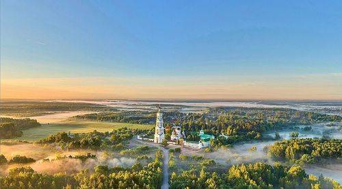 Над туманным Подмосковьем