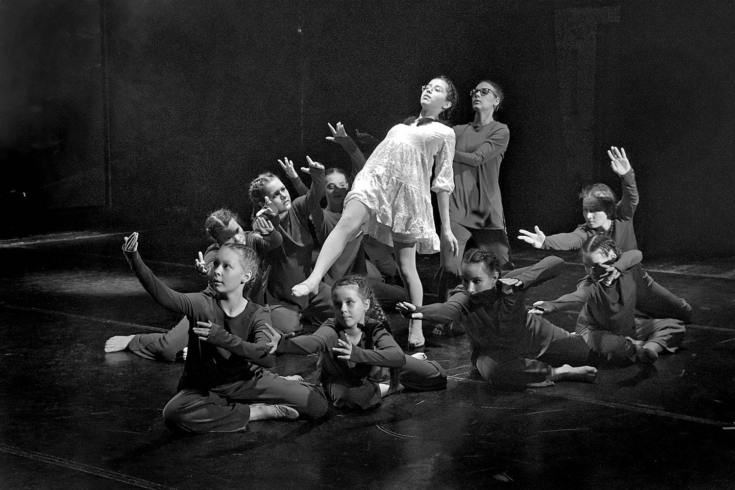 девочка, танец, чб, апатиты, Николай Смоляк