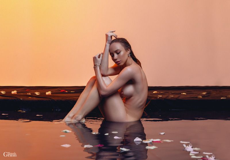 BlondeBeauty, NudeInPool, SensualPose, FineArtNude, GlamourNude, ArtisticNude, BeautifulBody, StunningFigure, RadiantBlonde, FeminineForm, ElegantNude, ToplessArt, PoolsideGoddess, WetSkin, CaptivatingLook, FeminineCurves, SensualVibes, BoldAndBeautiful,  *** фото превью