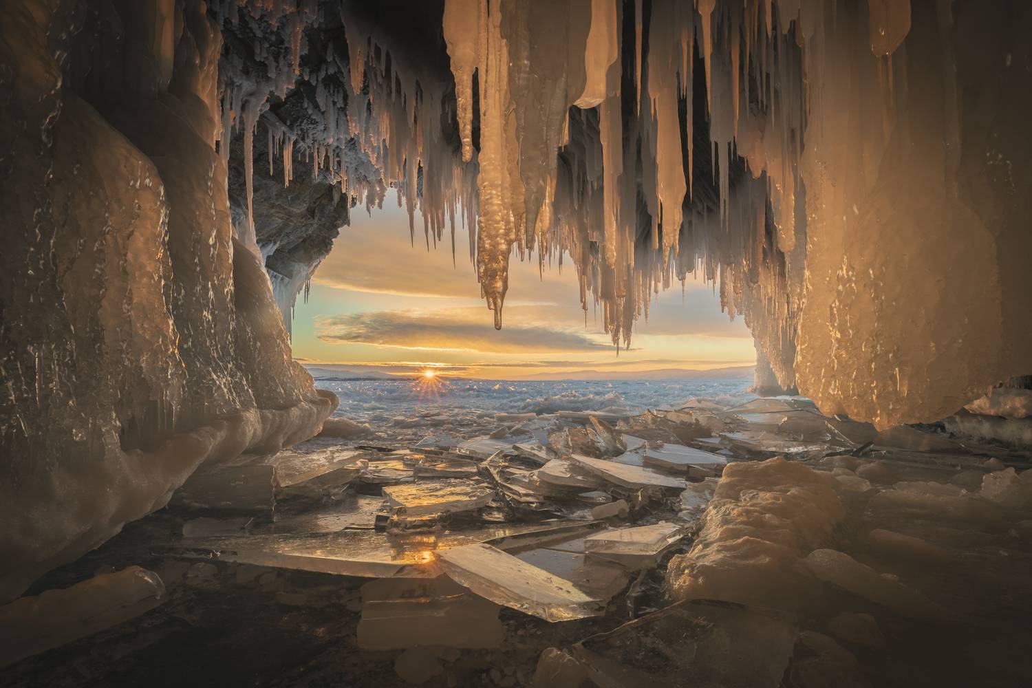 байкал, 2024, зима, лед, закат, грот, Mikhail Ioannisian