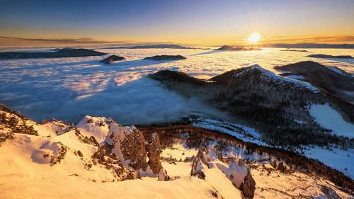 Above the sea of ​​clouds