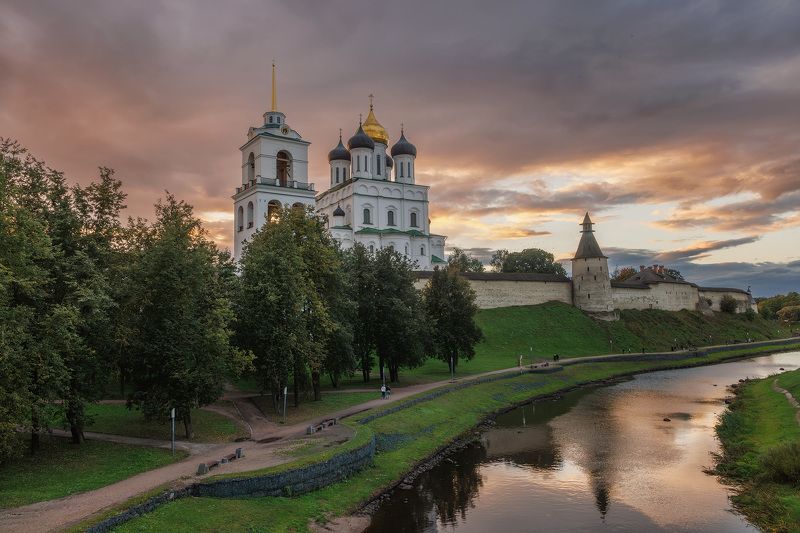 псков, собор, псковский кром,свято-троицкий кафедральный собор Свято-Троицкий кафедральный собор фото превью