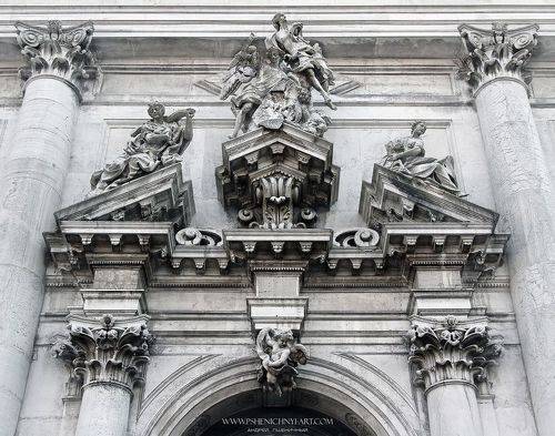 Фронтон Сан-Стае