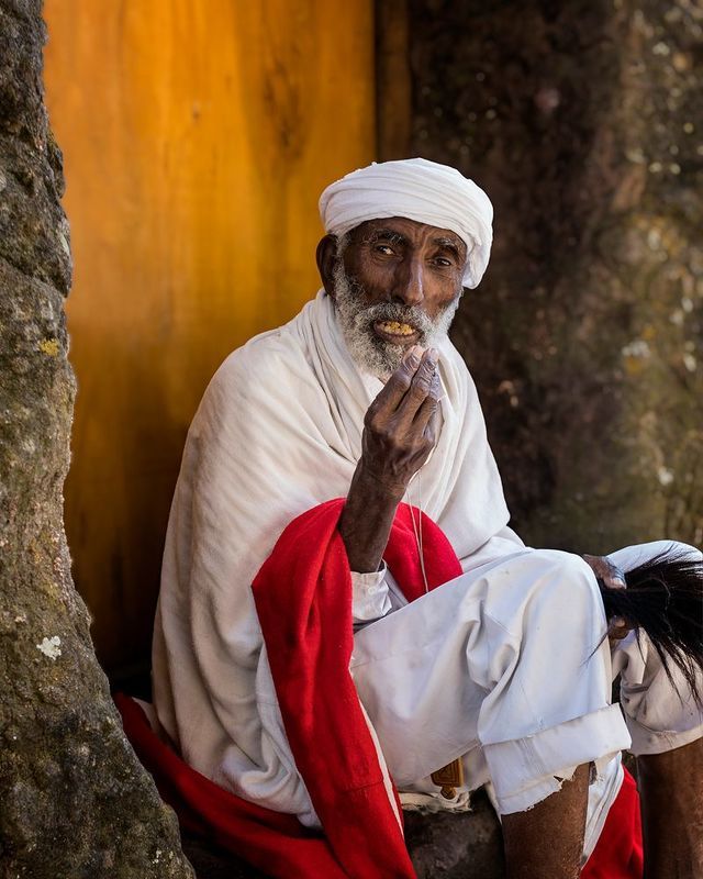 Старик фото превью