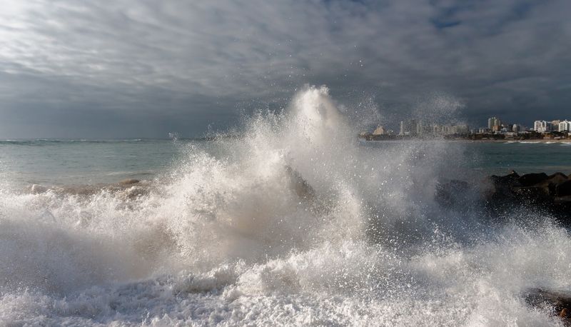 стихия, шторм, волны, атлантика Шторм в Портимао (Португалия) фото превью