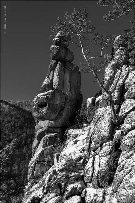 Столбы, зима, скала, тайга, Калтат, Колокольня, снег, ущелье, заповедник Колокольня. Готова к зиме. фото превью