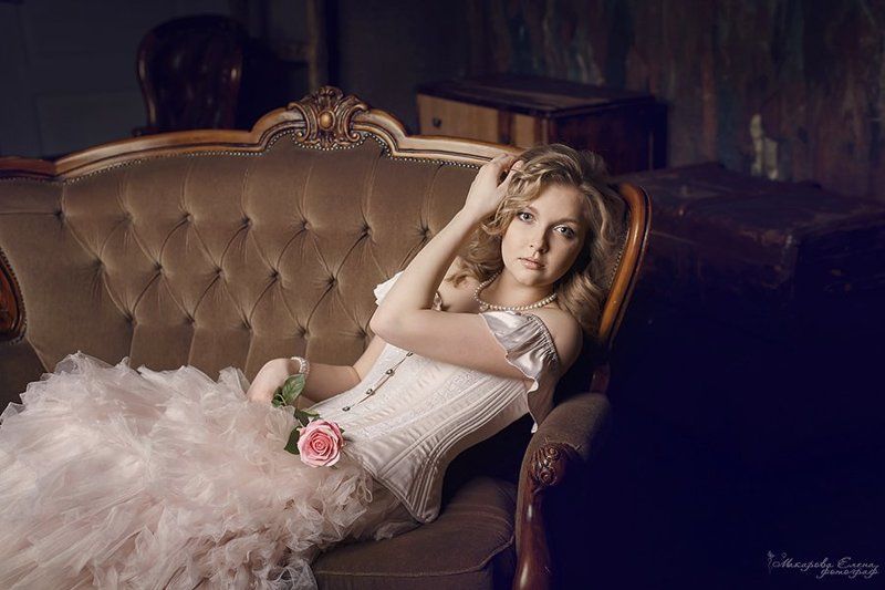 портрет, студия. цветок Взгляд фото превью