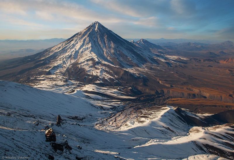 Камчатка, вулканы за перевалом фото превью