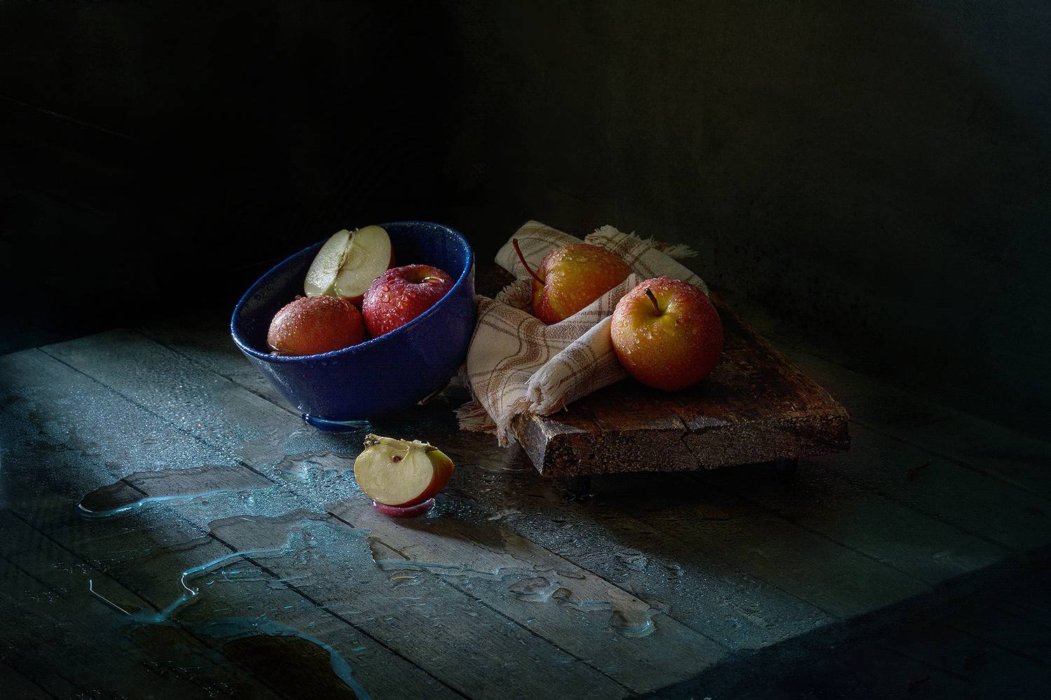 яблоки, вода, брызги, старая доска, полотенце, красный, Алексей Бычков