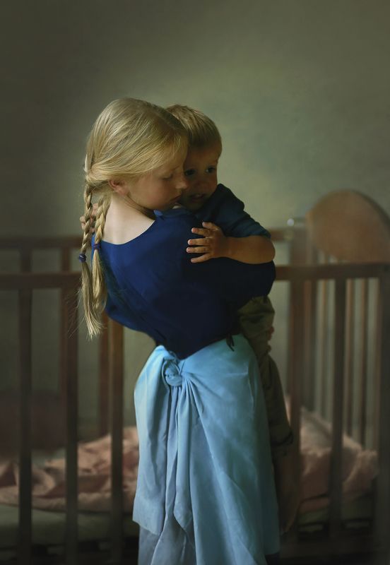 девочка, дочка, сестра, брат, фотография, художественный портрет, жанр, свет, цвет, дети, истории из детства Истории из детства. Сестра фото превью