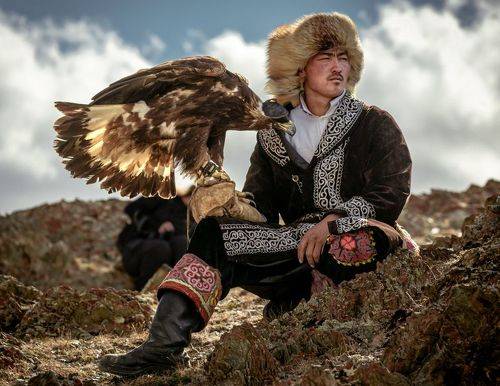 Беркутчи. The Eagle Hunter. Sagsai Golden Eagle Festival.