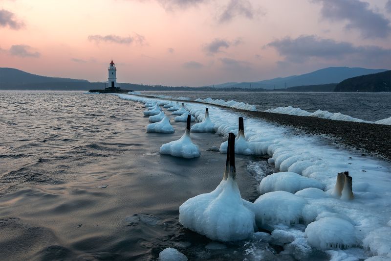 Приморье, Владивосток, Приморский край, Японское море, маяк, Токаревского, рассвет, зима Маяк Токаревского фото превью