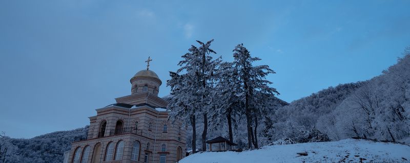 Россия, Ставропольский край, Пятигорск, Успенский Второафонский Бештаугорский мужской монастырь, гора Бештау,   Успенский Второафонский Бештаугорский мужской монастырь на горе Бештау фото превью