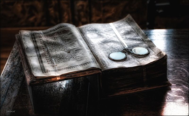 Библия фото превью