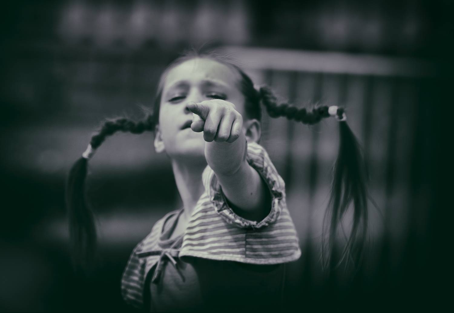 дети, чб фото, уличный детский портрет, девочка, Vera Trandina