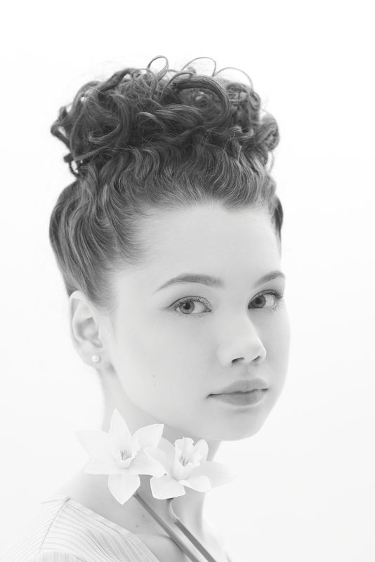 женский портрет, чернобелоефото, чбфото, студийноефото, цветы, нарцисс, portrait, black&white photo, flowers Весенний Нарцисс фото превью