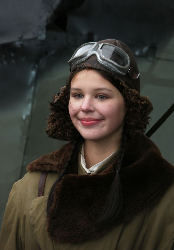 девушка, ночные ведьмы, авиатор, лётные очки Девушка в одежде по сезону фото превью