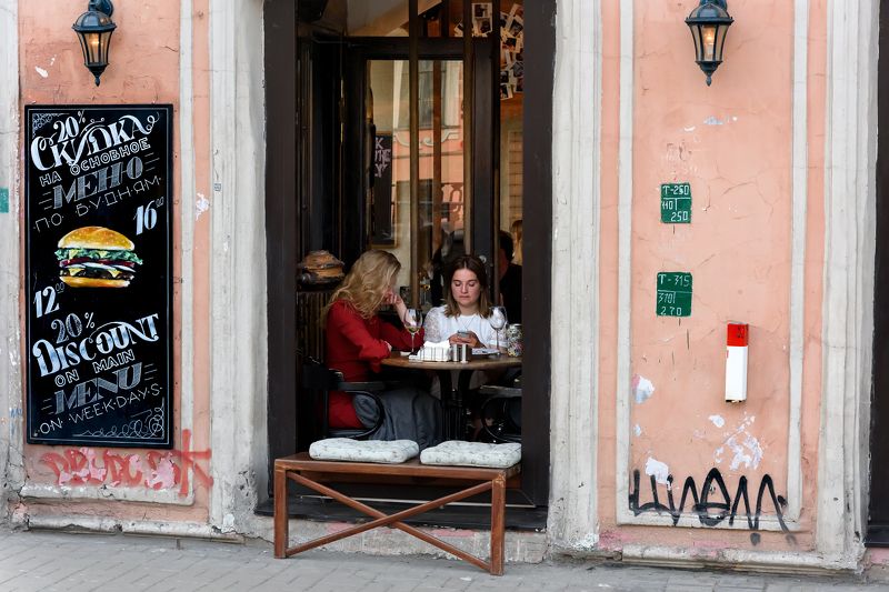 лето, город, люди Кафе в Санкт-Петербурге фото превью