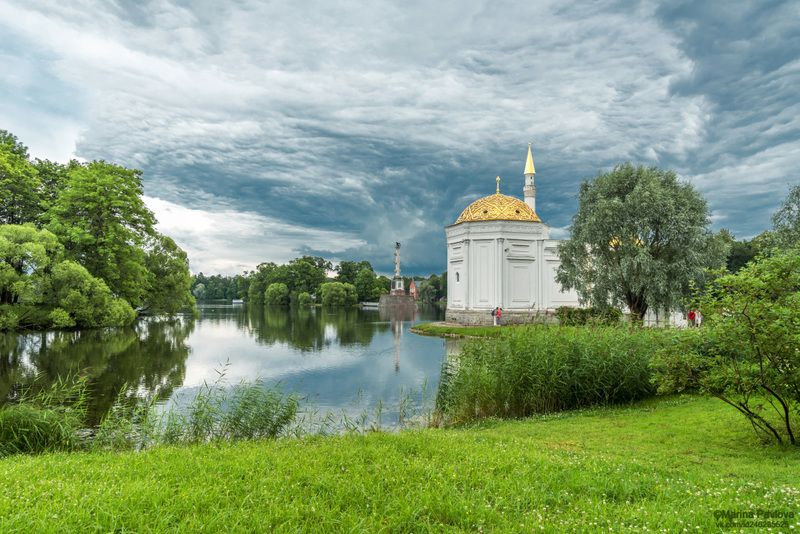 город, архитектура, городской пейзаж, екатерининский парк, большой пруд, город пушкин, царское село, пригороды санкт- петербурга, пейзажный парк Пасмурным летним днём в Екатерининском парке фото превью