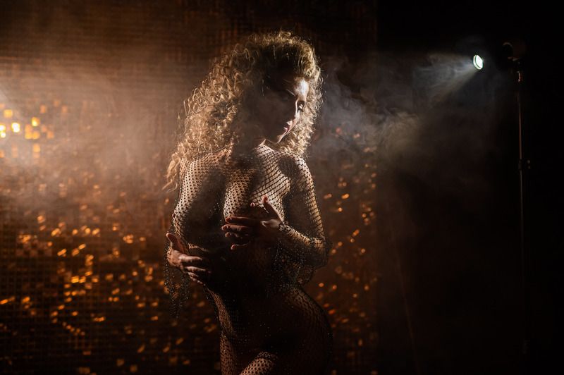 ню, сетка, дым, кудри, спотлайт, лучи, Михаил Решетников, Новосибирск эксперименты с дымом и фонариками фото превью