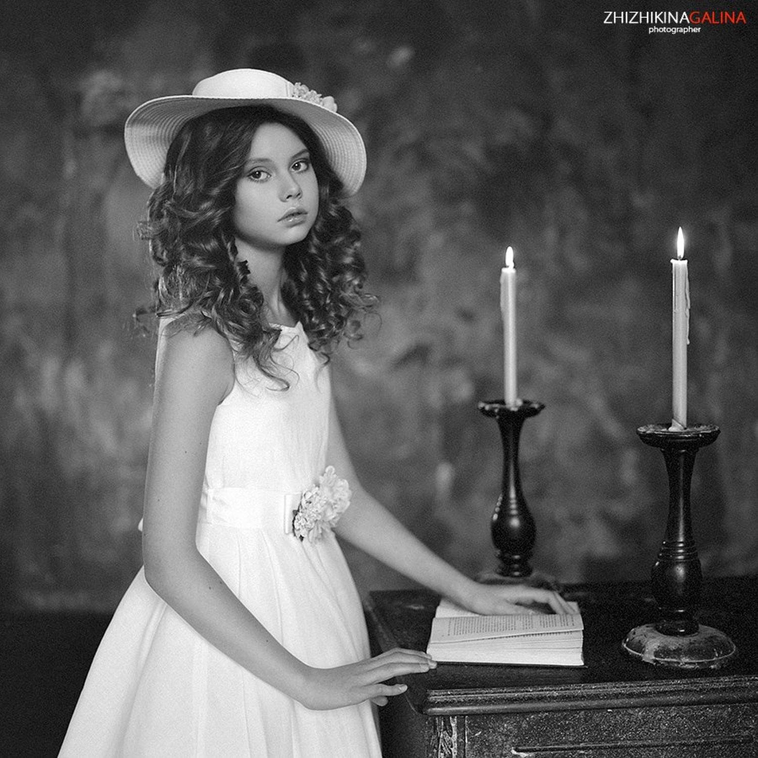 девушка, портрет, гламур, лицо, глаза, чб, черное, белое, жанр, искусство, креатив, свет, фото, фотосессия, фотография,  photo, face, photography, hasselblad, film, middle, b&w, soul, portrait, m-format, 6x6, nature, black, white, Galina Zhizhikina