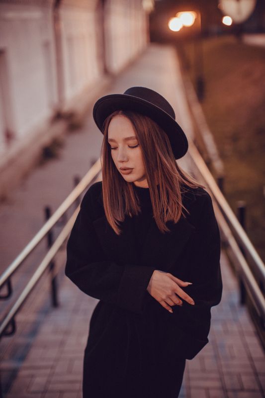 портрет вечерний город шляпа пальто Тайна в ее глазах фото превью