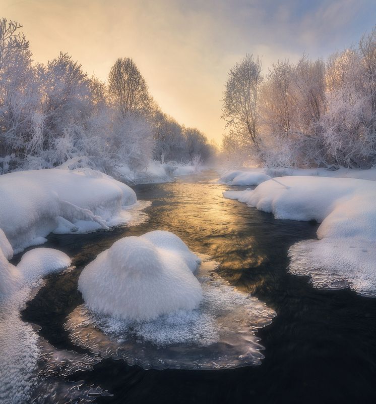 Морозная атмосфера на реке фото превью