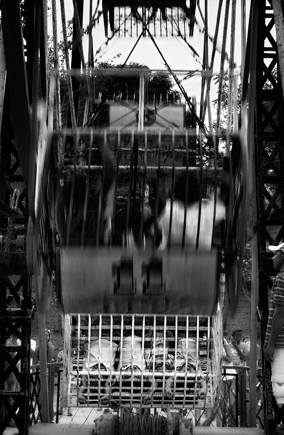 дети, карусели, чб, веселье, Гиль Александр