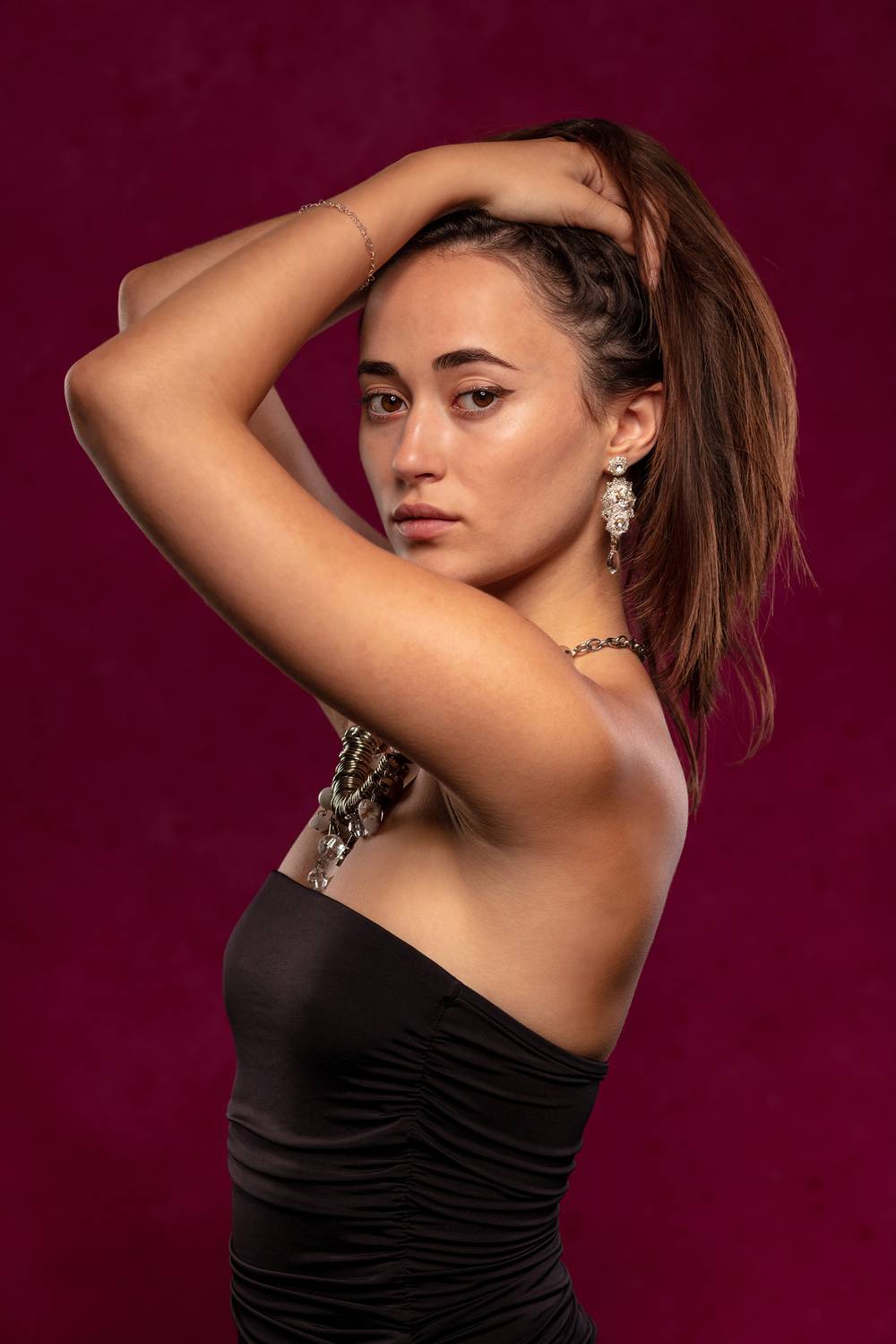 portrait, woman, studio, margoreett, model, pose, red,,  Gregor