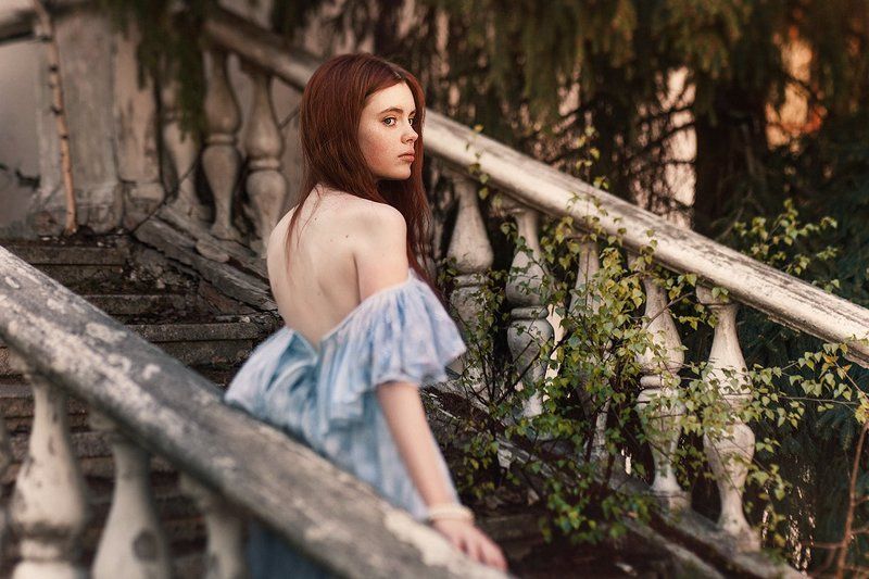Заброшенное, Рыжая, Рыжая девушка, Свет, Сказка, Солнце Теплые тона фото превью