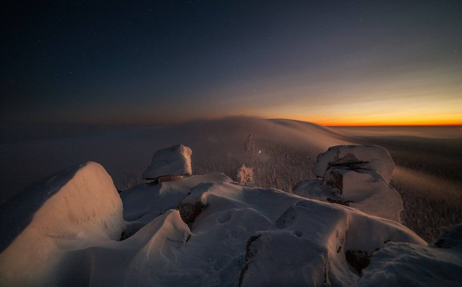 пейзаж,закат,звезды,камни,горы,россия,свет,горы,перспектива,туман,снег,зима, Виталий Истомин