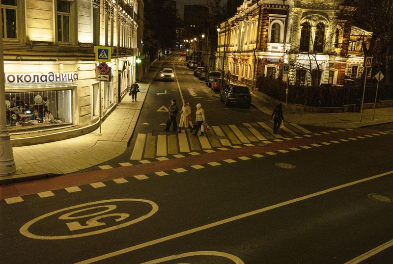 Гагаринский переулок, ночь, Гоголевский бульвар, переход, пешеходы, Москва Гагаринский переулок фото превью