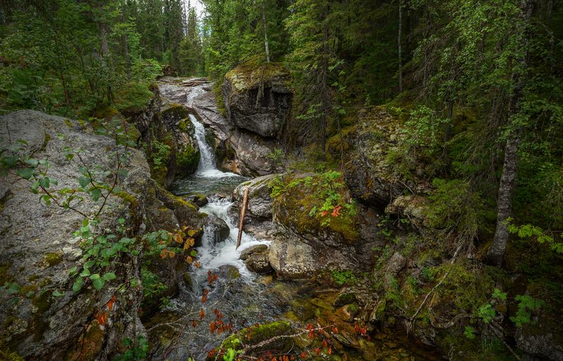 пермский край, река жигалан, водопады На вершине у реки Жигалан фото превью