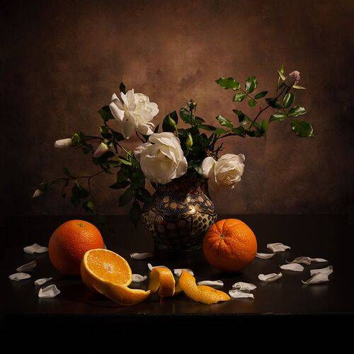 С апельсинами и японской вазой