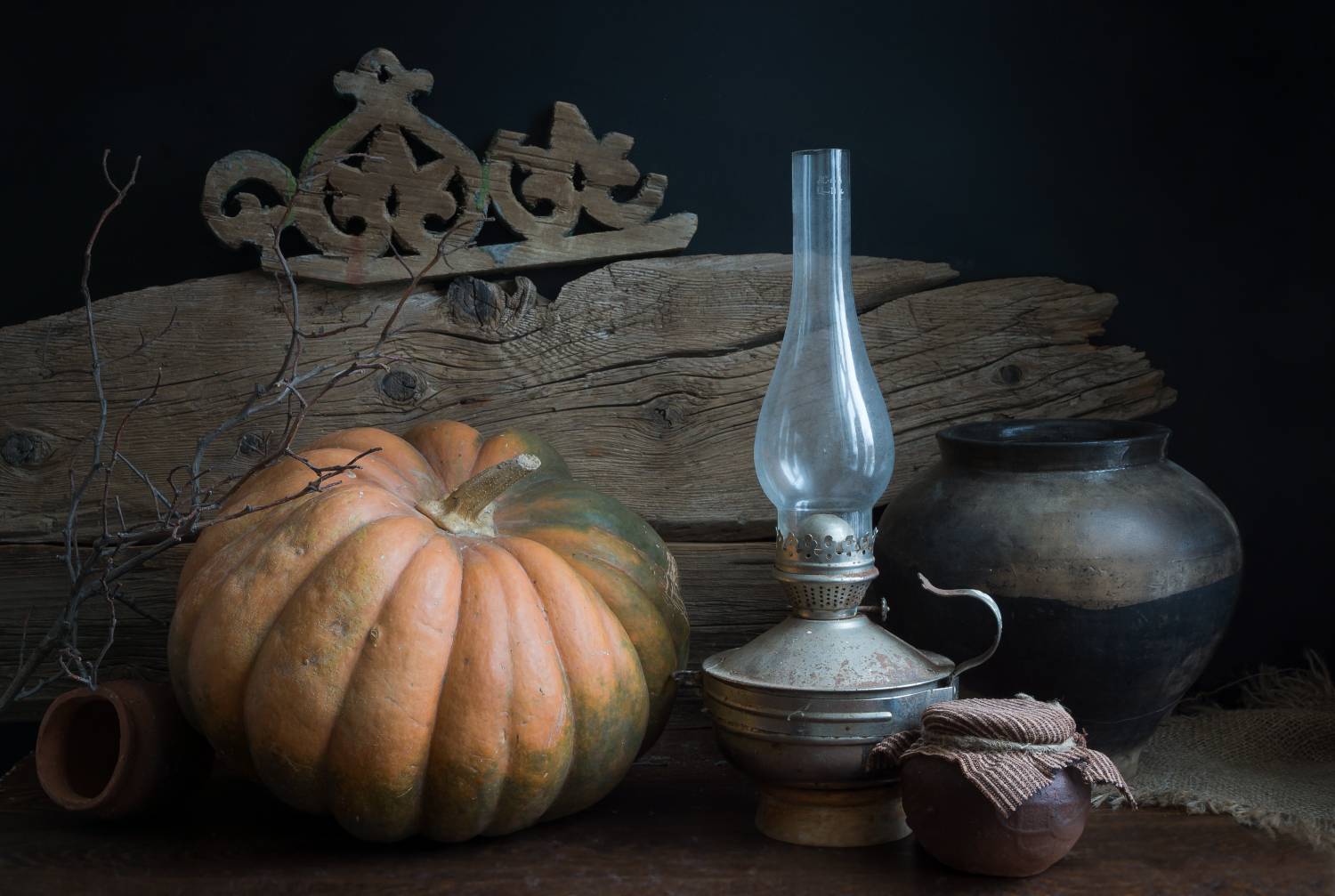 лампа керосиновая, тыква, доски, Елена Колеснева