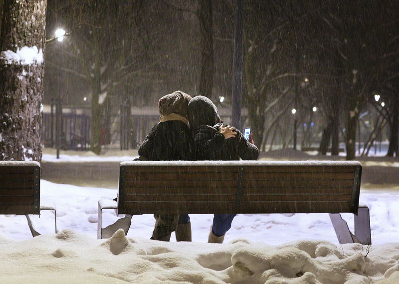 чб фото, городские картинки, жанровое фото, уличный портрет, двое , москва Двое и Город. Ко дню всех влюбленных фото превью