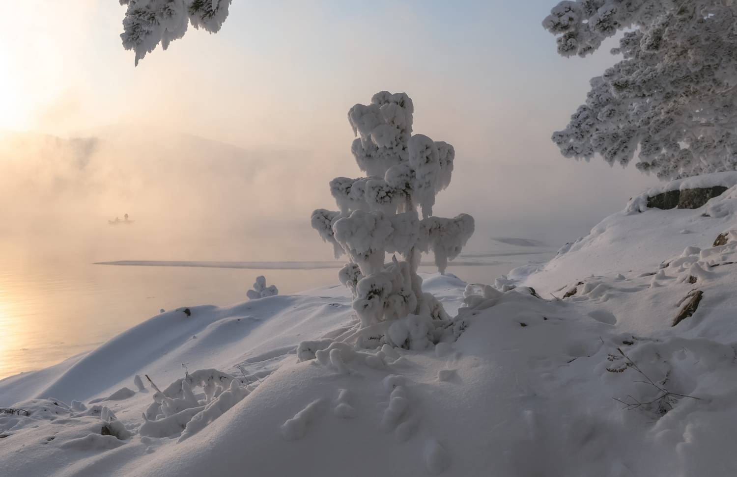 зима, мороз, берег, иней, лодка, куржак, сибирь, енисей, Фомина Марина
